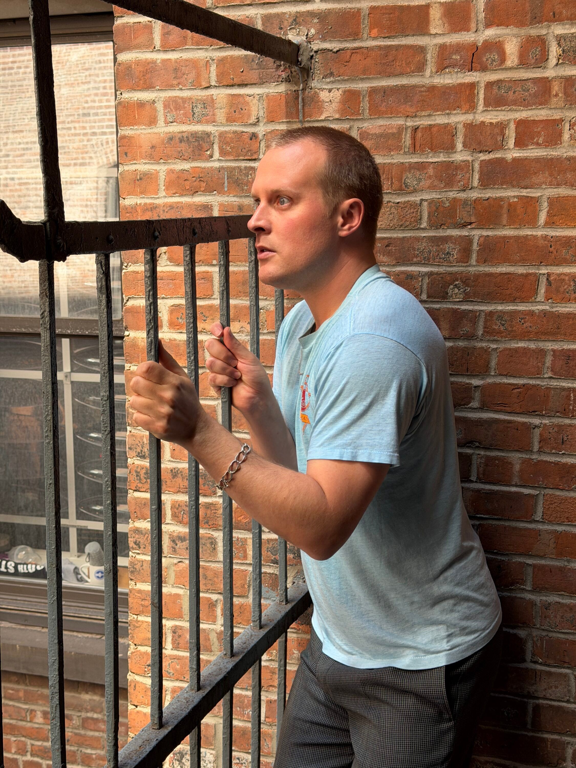 John Early redefine o cinema camp com a estreia de Maddie’s Secret