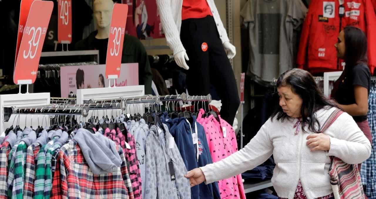 Confiança do consumidor brasileiro mantém trajetória de recuperação