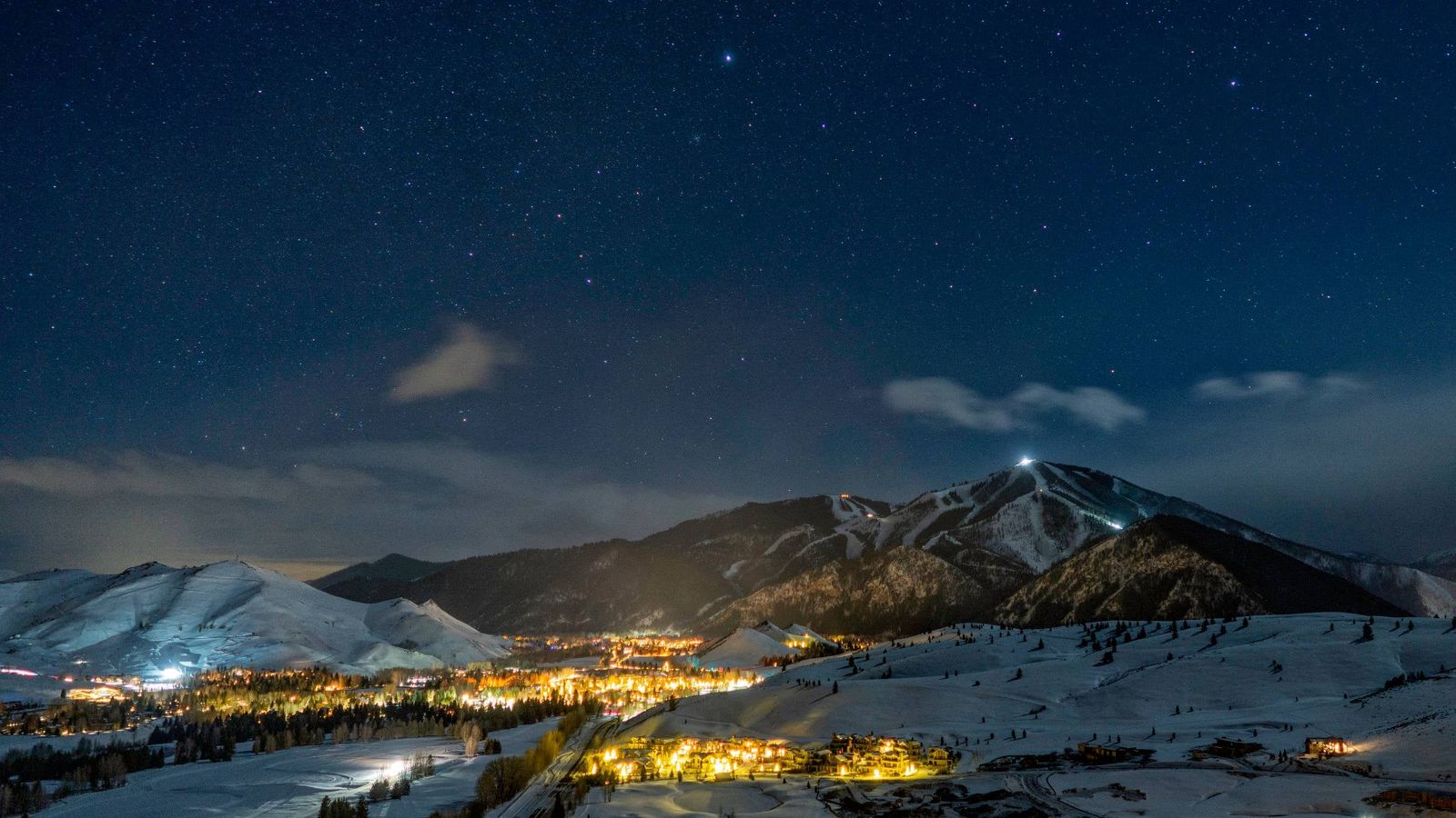 Para salvar o balanço, um resort de esqui apaga as luzes