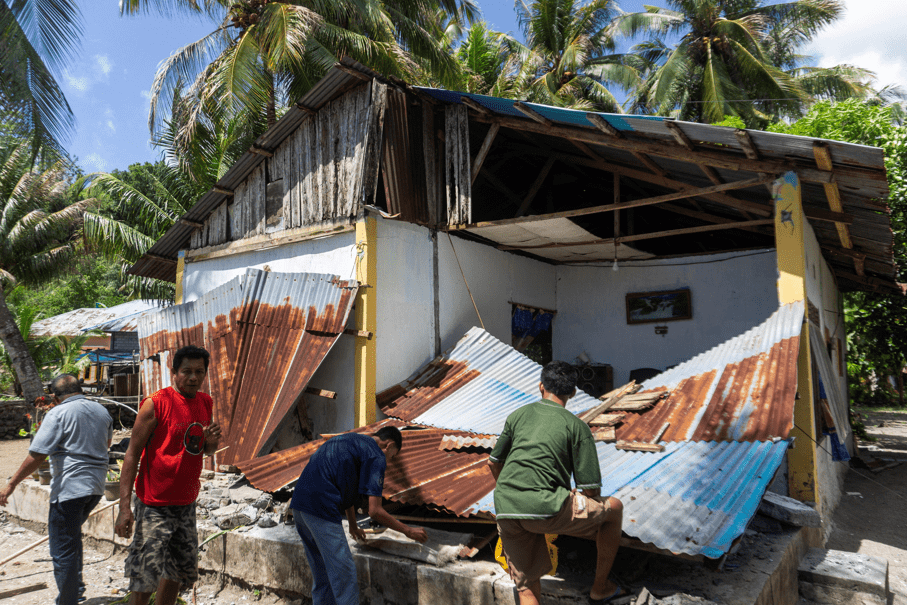 Terremoto de magnitude 7,8 deixa 32 mil desalojados no sul das Filipinas