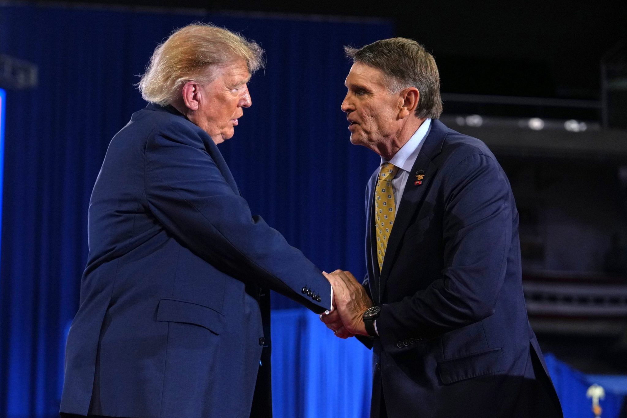 Trump usa padrões de beleza para promover candidatos republicanos