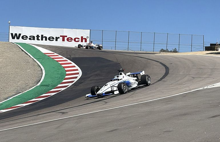 Corridas autônomas em Laguna Seca: Unimore Racing lidera ultrapassagens