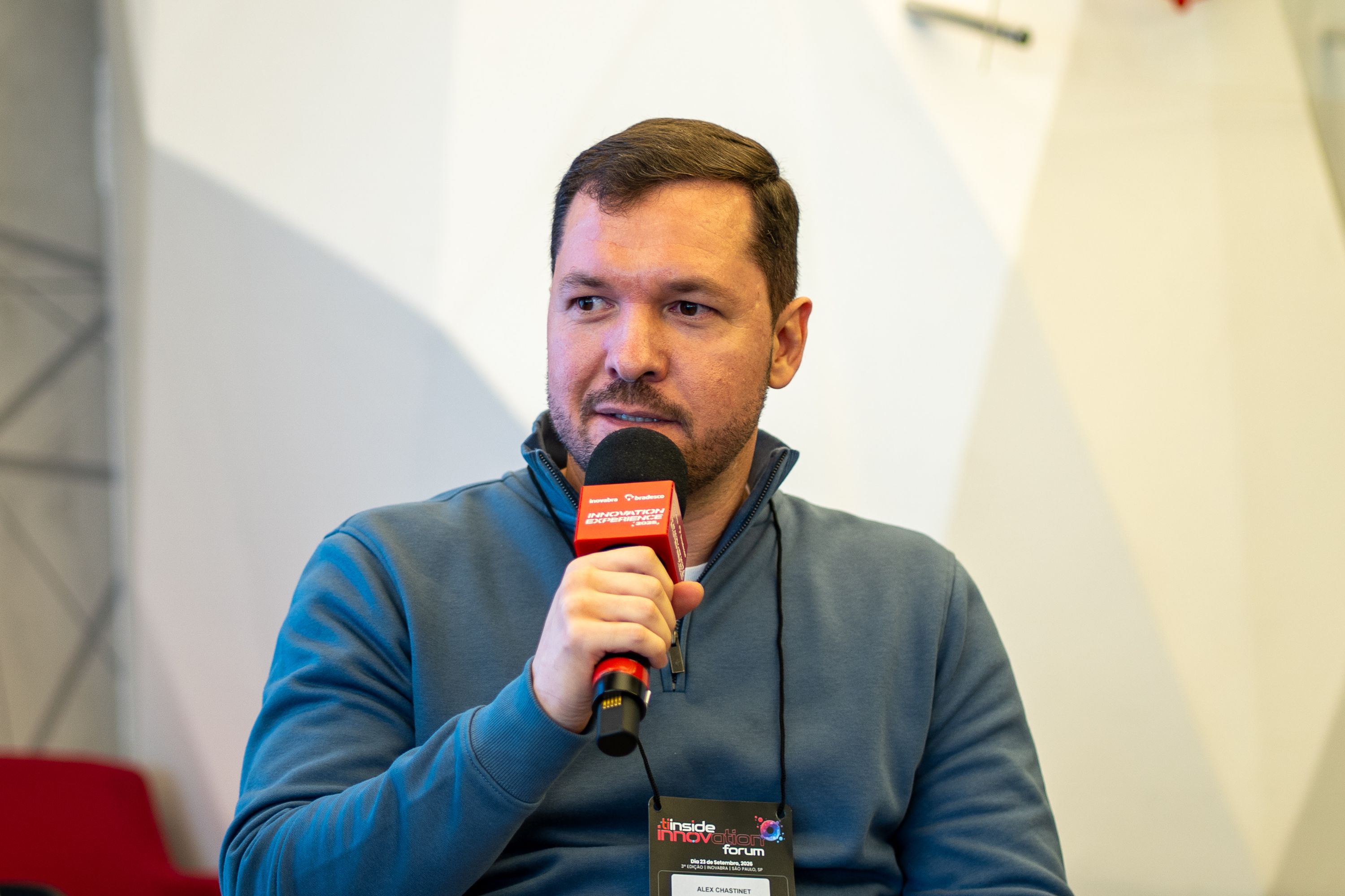 Agentes de IA exigem gestores humanos para governança e ROI real