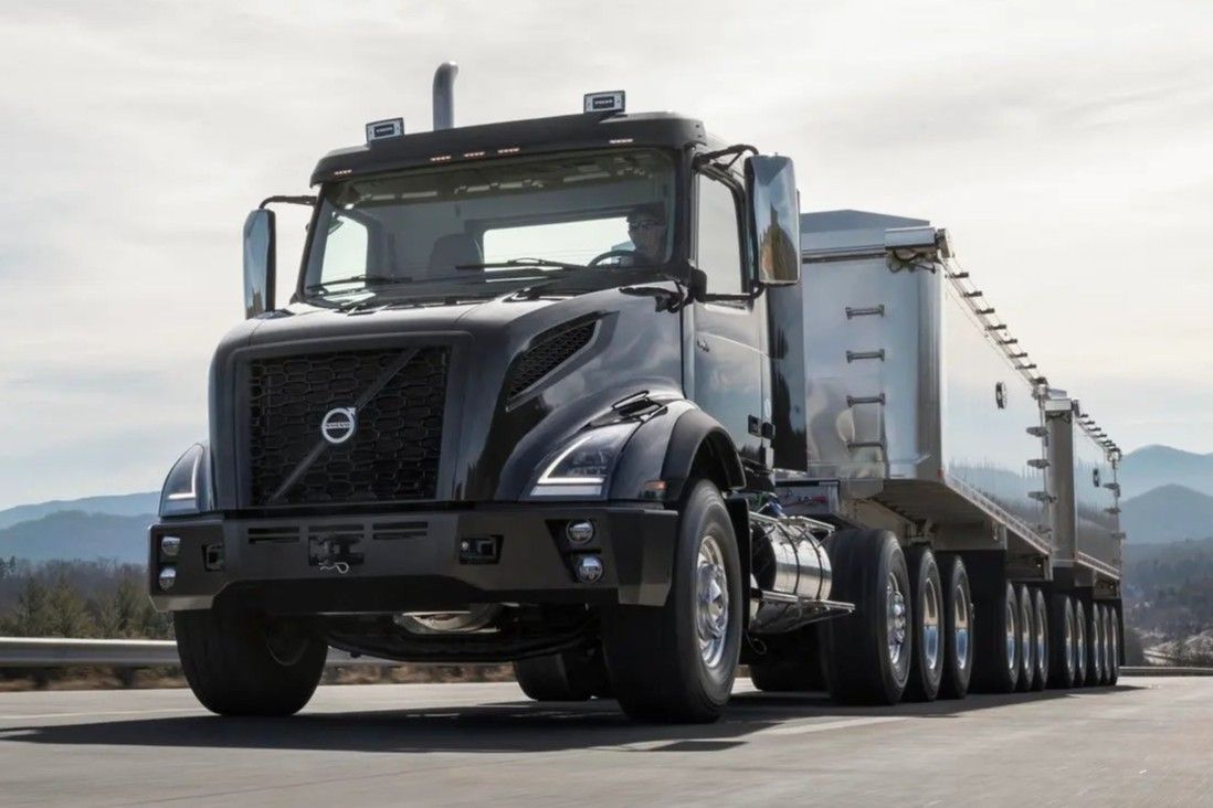 Volvo VNX: o gigante de carga que flerta com o exagero americano