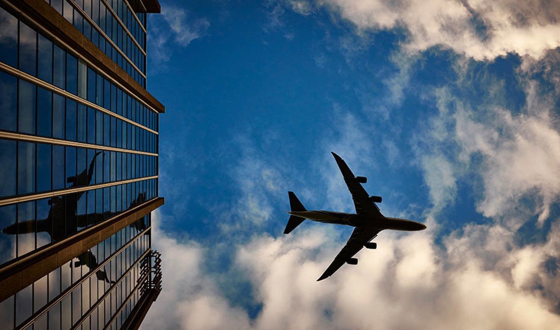 Conflito no Oriente Médio derruba demanda aérea global em 2,2% — aponta IATA