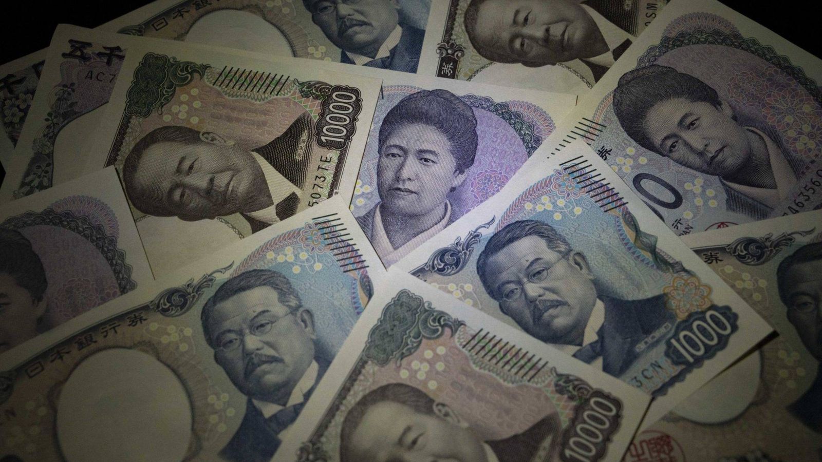 Iene enfrenta queda histórica — por que as intervenções de Tóquio falham