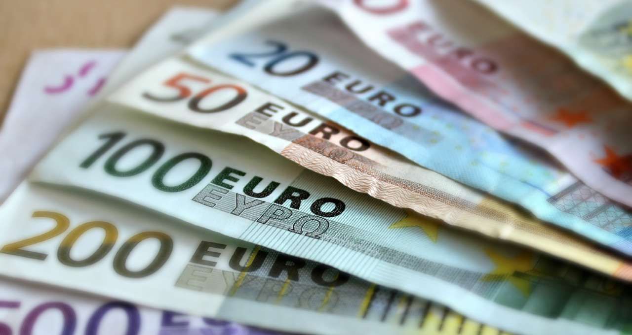 Dólar preserva hegemonia global enquanto euro patina em estagnação