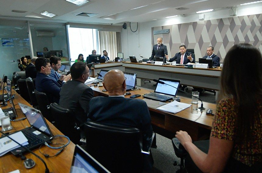 CCJ do Senado avança com PEC dos agentes de saúde — impacto fiscal chega a R$ 99 bilhões