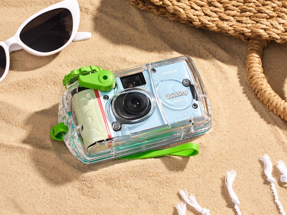 Fujifilm aposta na nostalgia analógica ao renovar linha QuickSnap após 40 anos