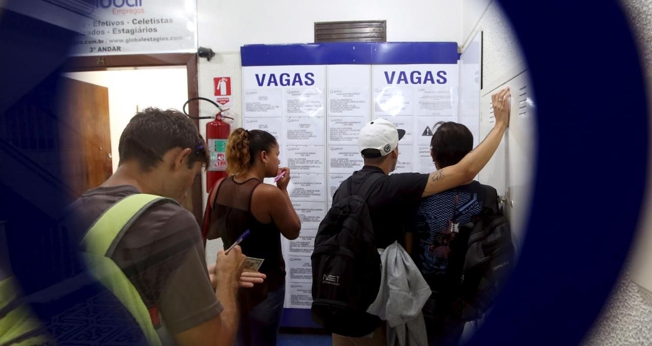 Impostos e empregos lideram prioridades do eleitor brasileiro, diz pesquisa