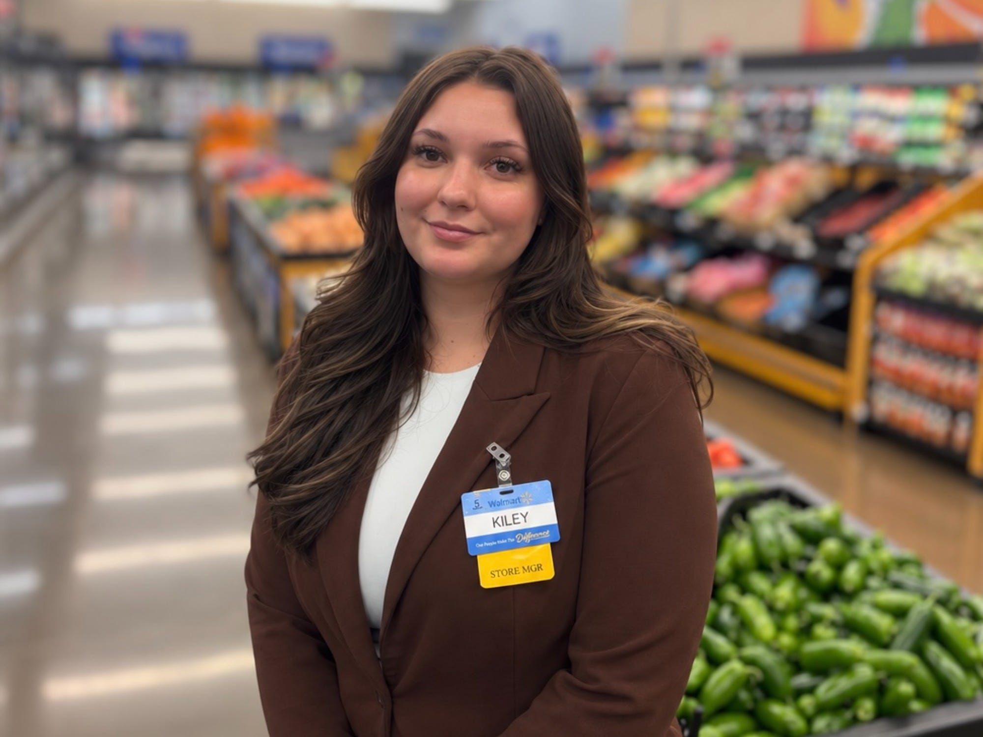 Aos 23 anos, gerente do Walmart desvenda ascensão de caixa a líder