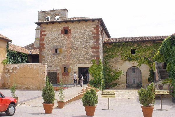 Convento de Santa Maria de Mave ressignifica o patrimônio histórico — hotel aposta na arquitetura