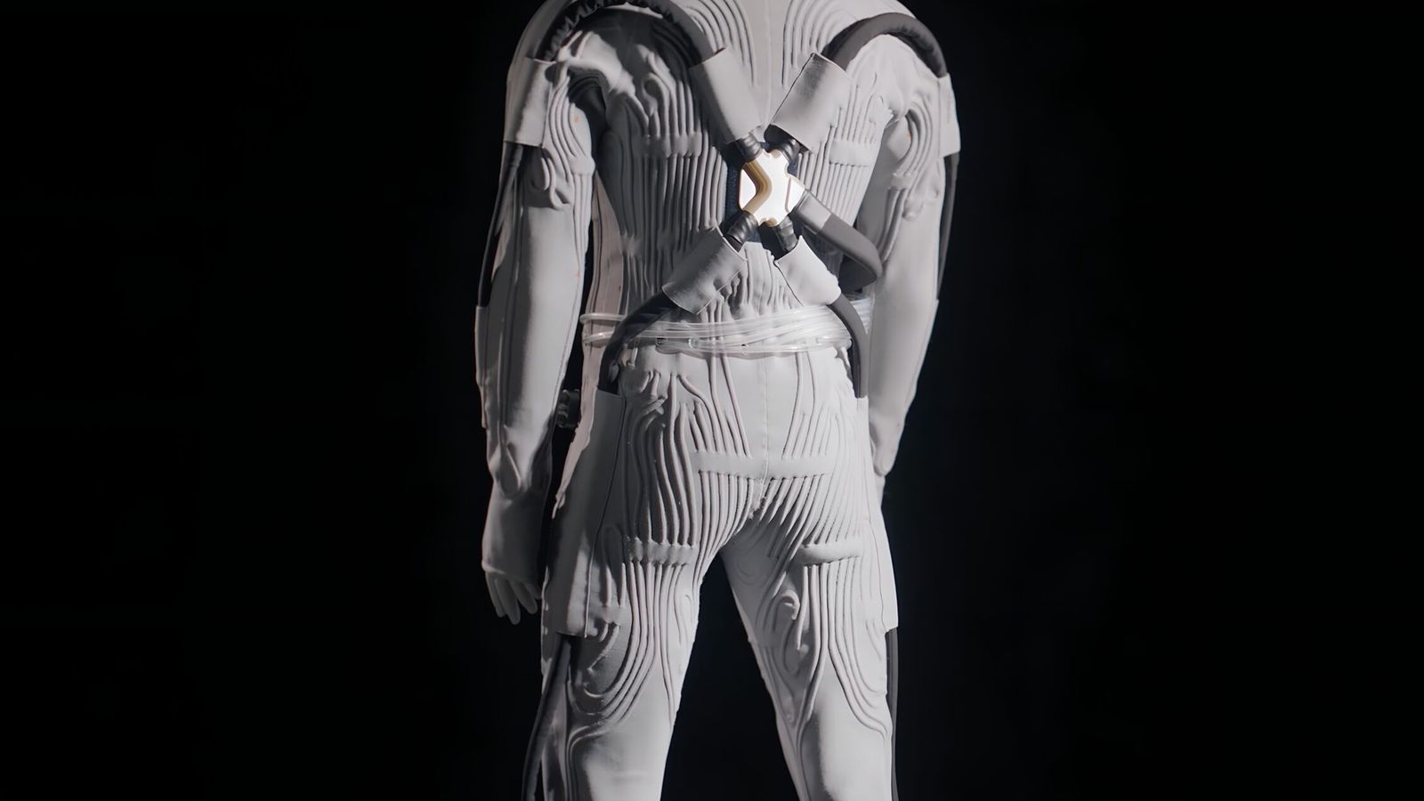 Axiom Space e Prada revelam traje espacial para a missão Artemis