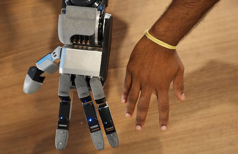 Boston Dynamics revela mão robótica com 13 atuadores e foco em simulação