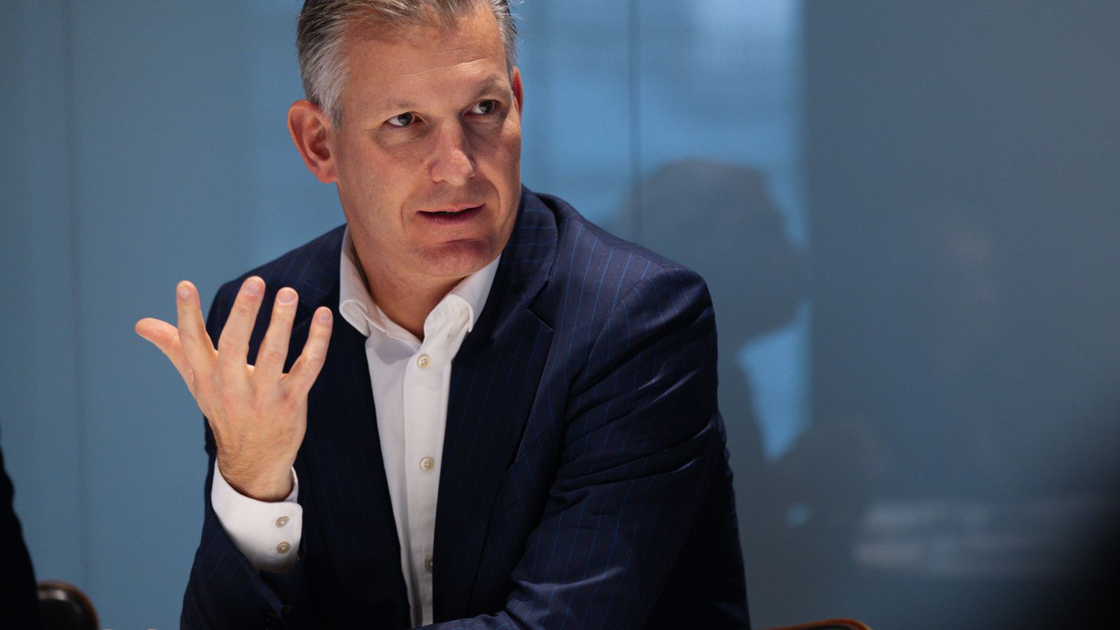 CEO da Nestlé: 8 cafés por dia e tarefas cruciais antes do almoço