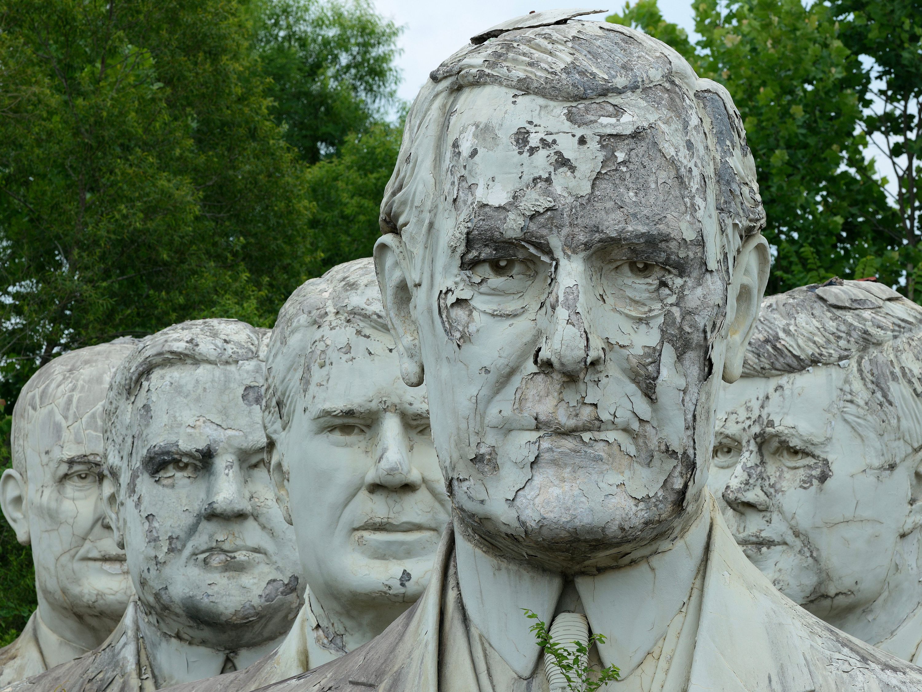 Gigantes de concreto — a odisseia de 42 estátuas presidenciais na Virgínia