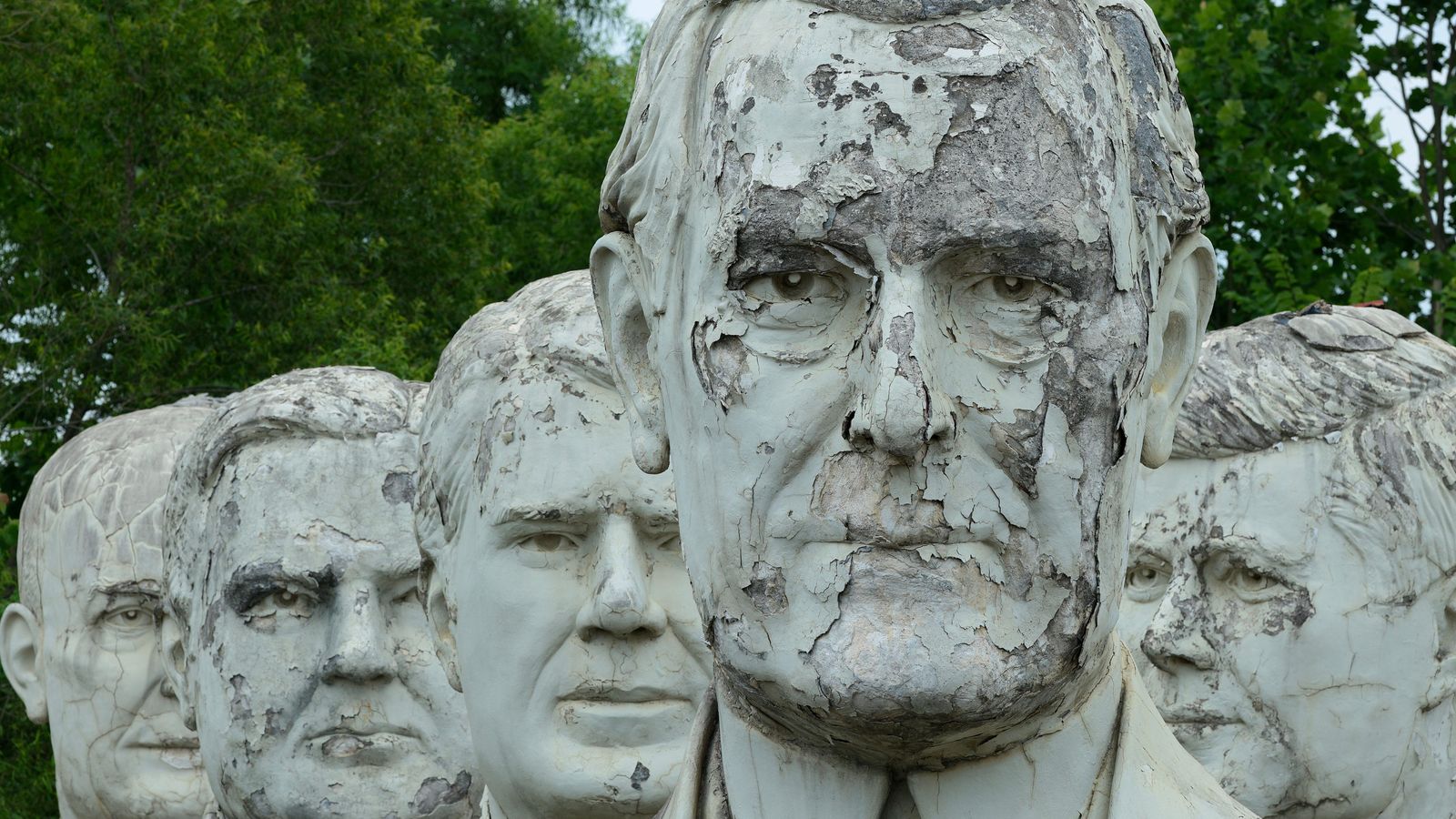 Gigantes de concreto — a odisseia de 42 estátuas presidenciais na Virgínia