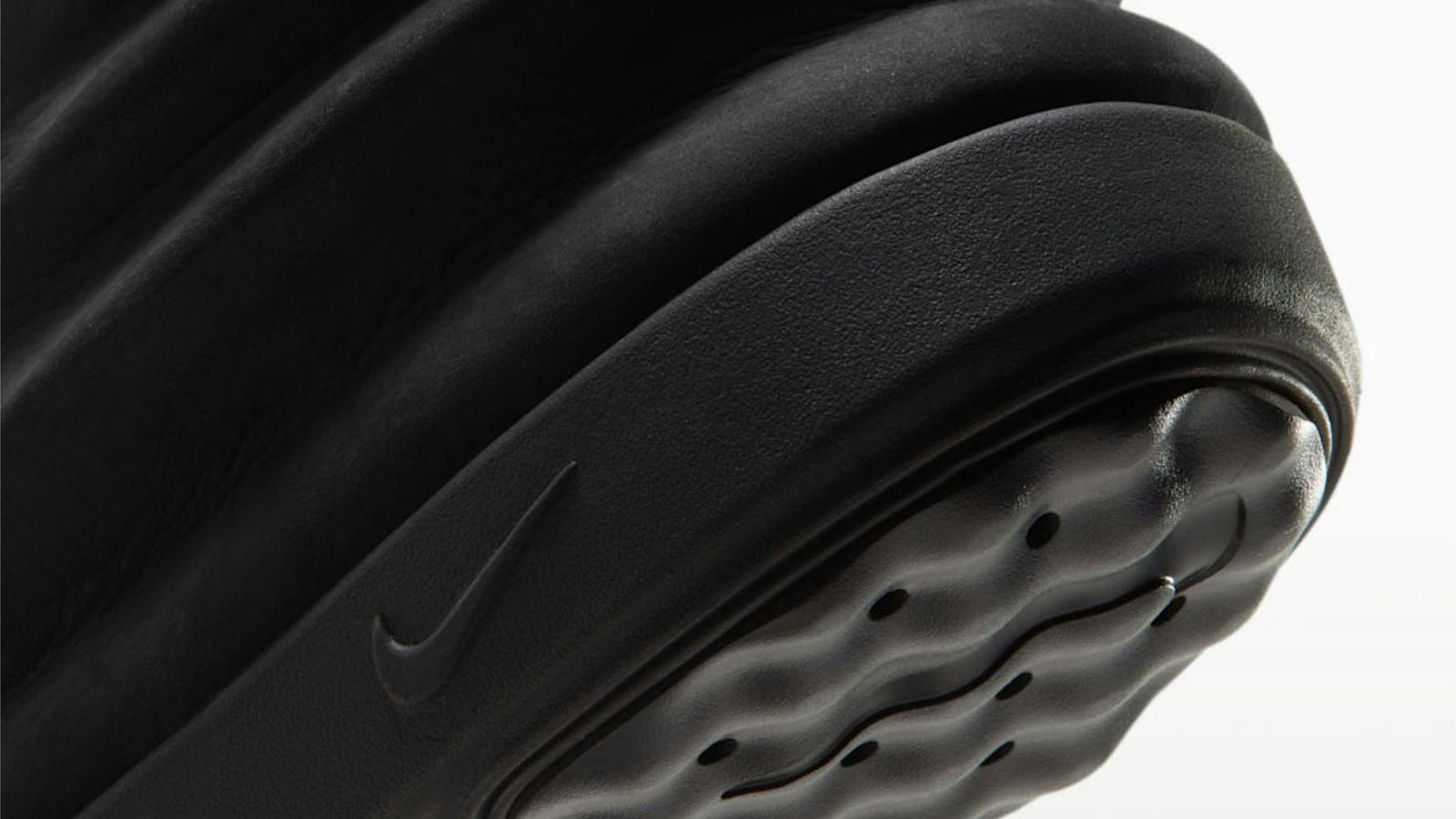 Nike desafia UGG com bota de recuperação: a aposta no conforto
