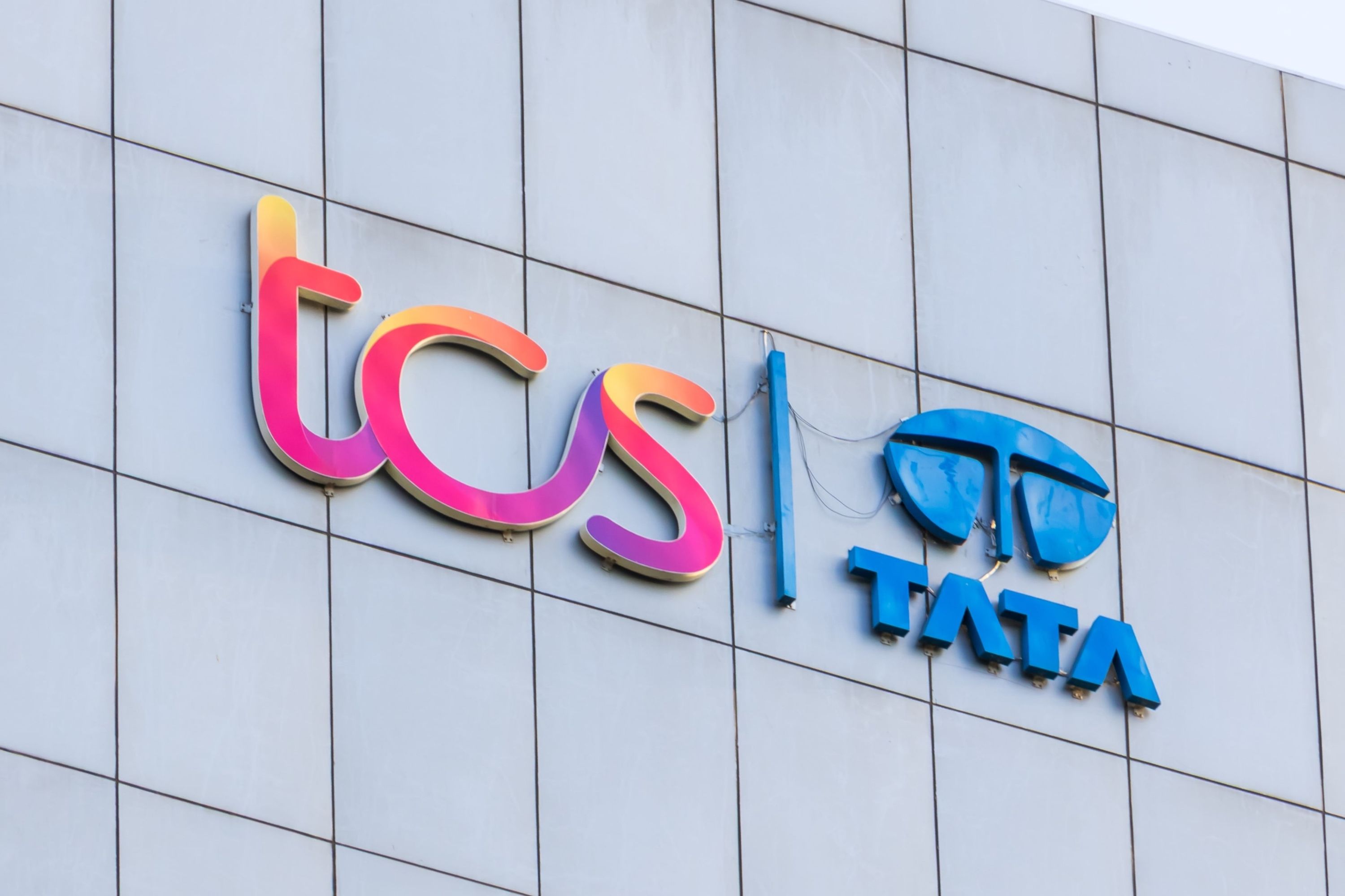 Tata Consultancy Services corta contratações e aposta em meio milhão de agentes de IA