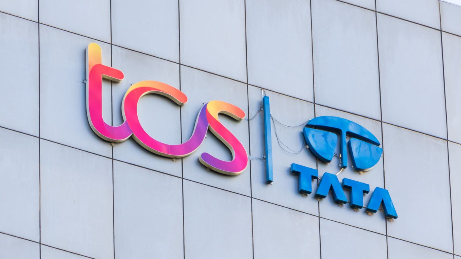 Tata Consultancy Services corta contratações e aposta em meio milhão de agentes de IA