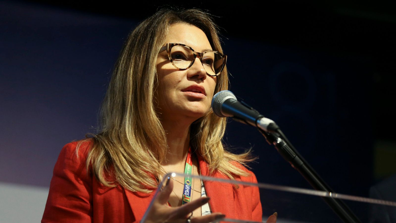 Janja reage: a misoginia como arma política