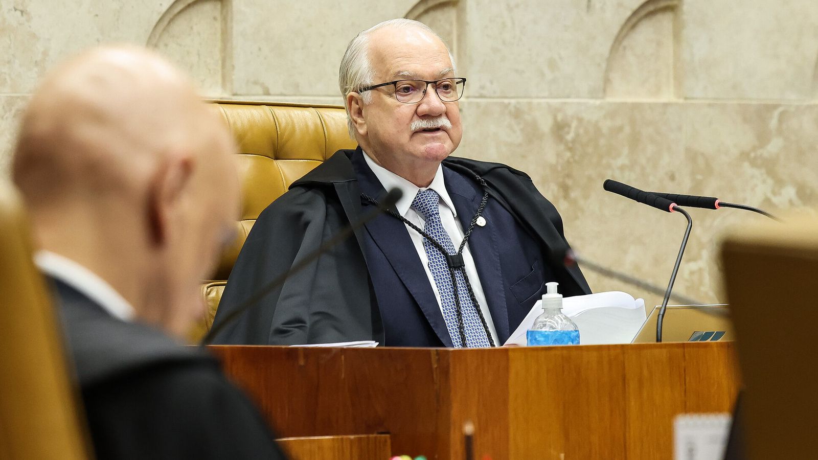 STF adia o embate, mas a tensão permanece