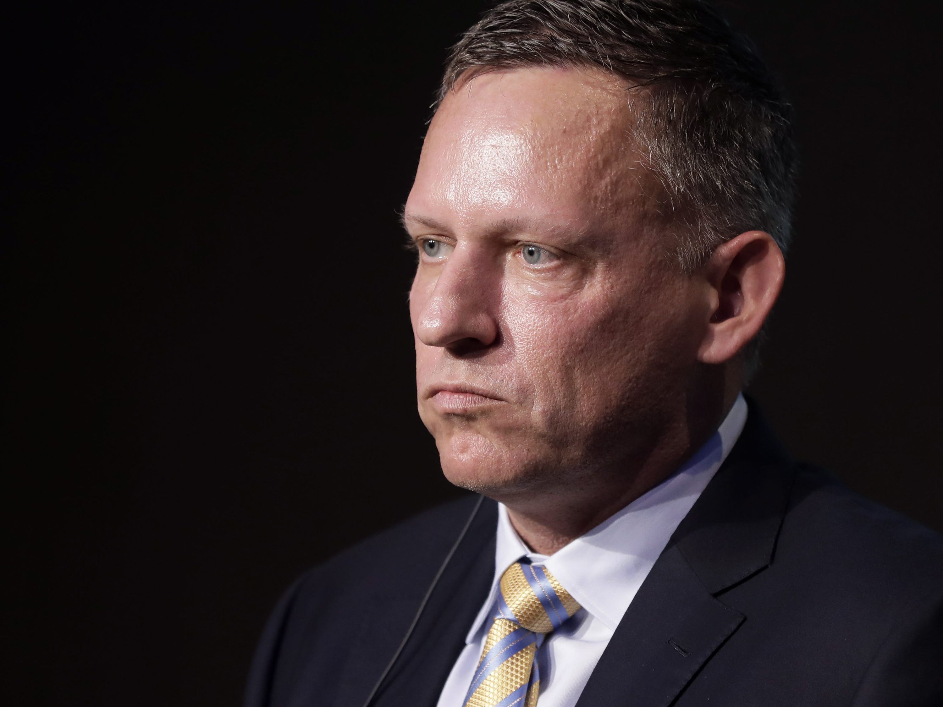 Peter Thiel critica guerra no Irã e se distancia de Trump