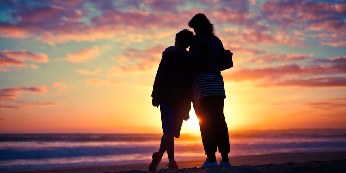 Minha mãe cobrava a ligação. Eu libertei meus filhos — até demais