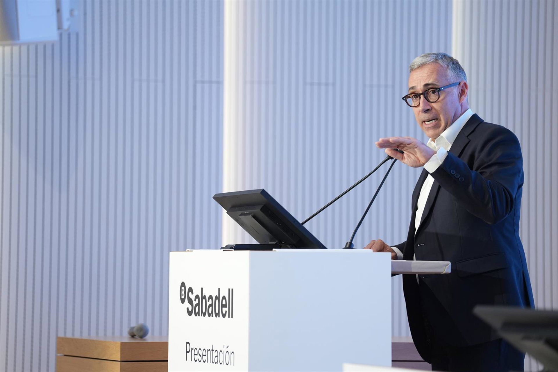 CEO do Sabadell critica 'remendos' na política de habitação e pede mais construção