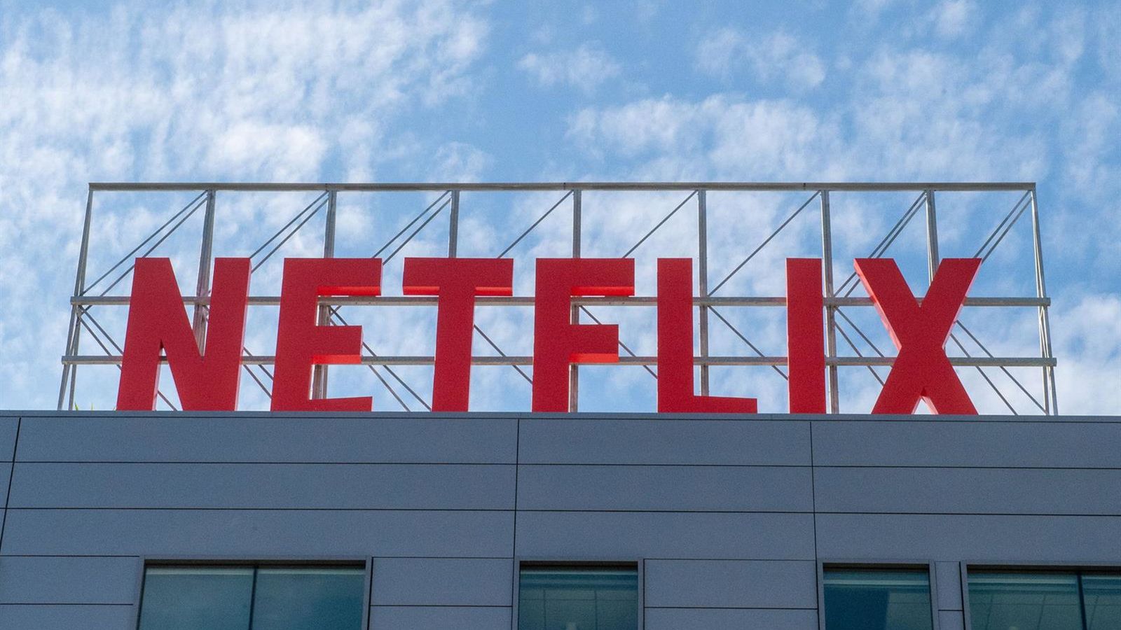 Netflix demite 850 funcionários em meio a reestruturação