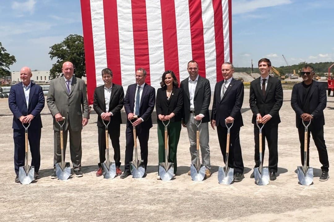 Moradores de Ypsilanti desafiam projeto de data center nuclear em Michigan
