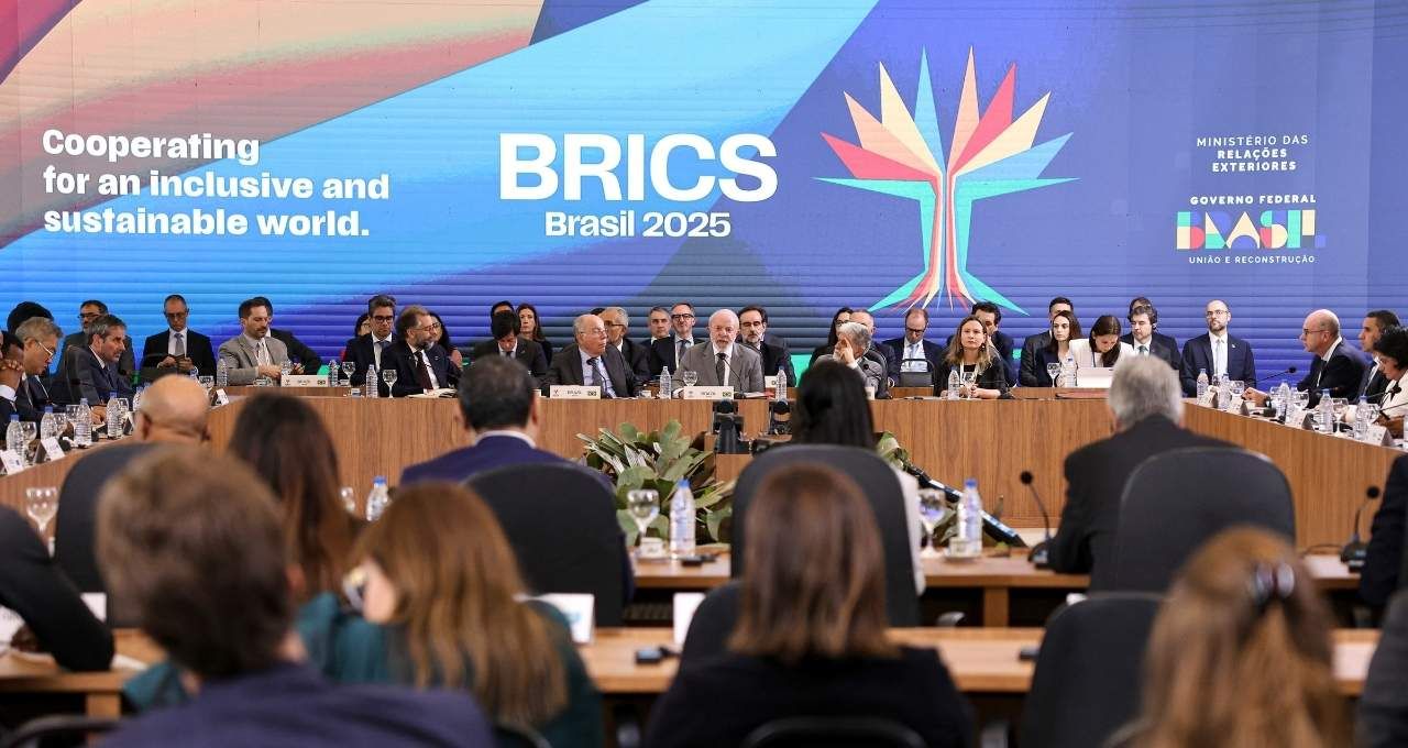 BRICS ensaia um sistema financeiro à margem do dólar
