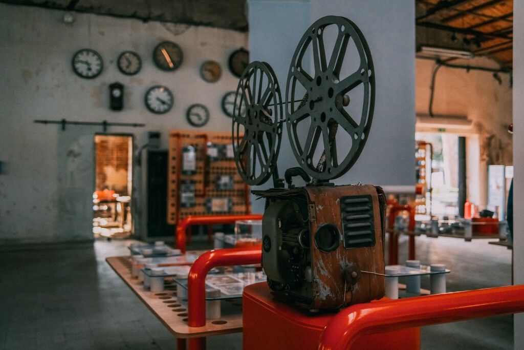 Colecionador de León guarda 150 projetores de cinema que ainda funcionam