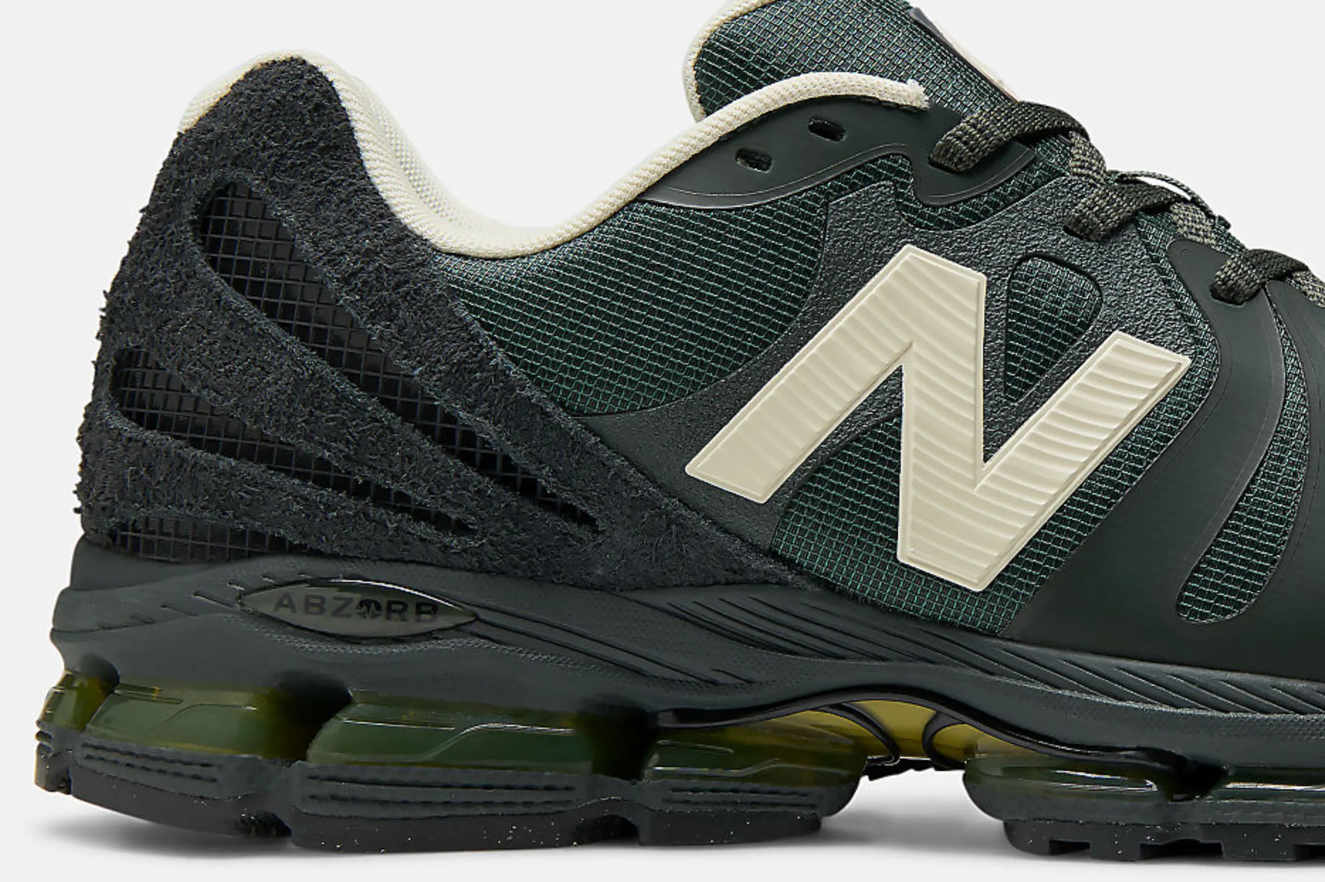 Stone Island e New Balance refinam o mercado de luxo utilitário