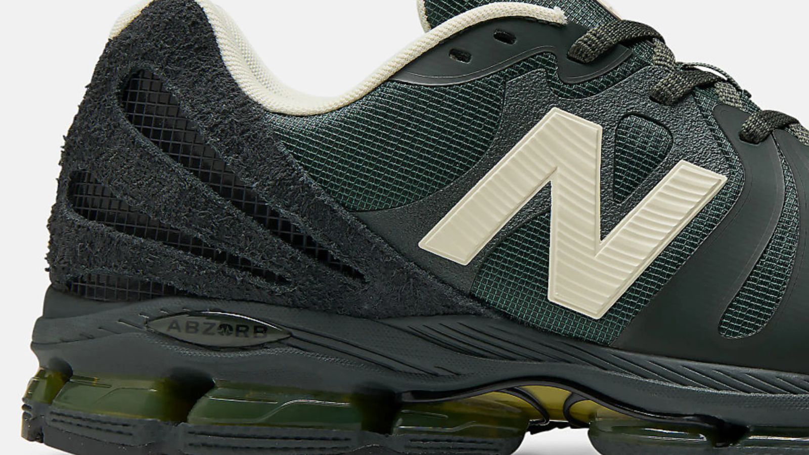 Stone Island e New Balance refinam o mercado de luxo utilitário