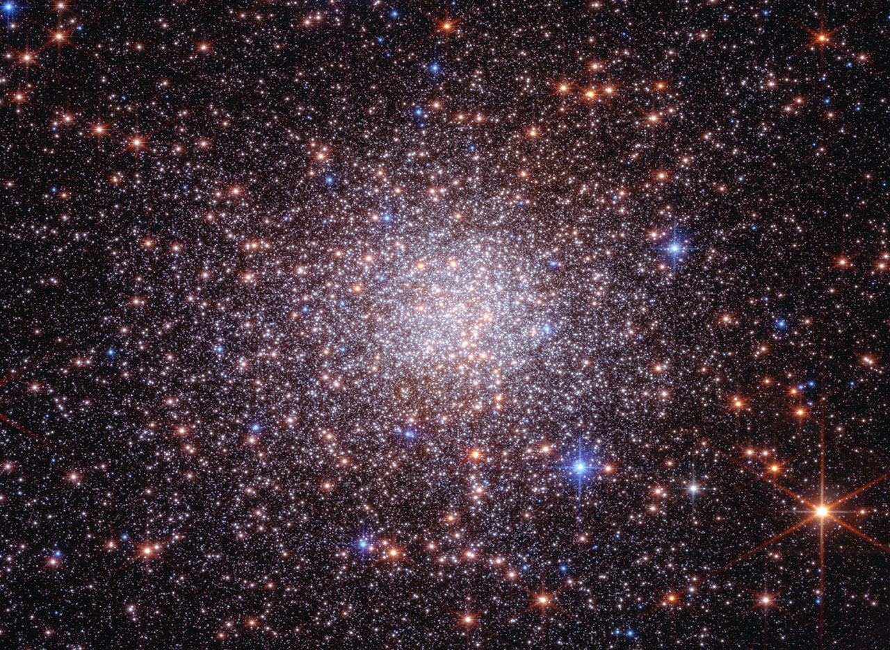 Telescópios Webb e Hubble revelam fóssil estelar na Via Láctea