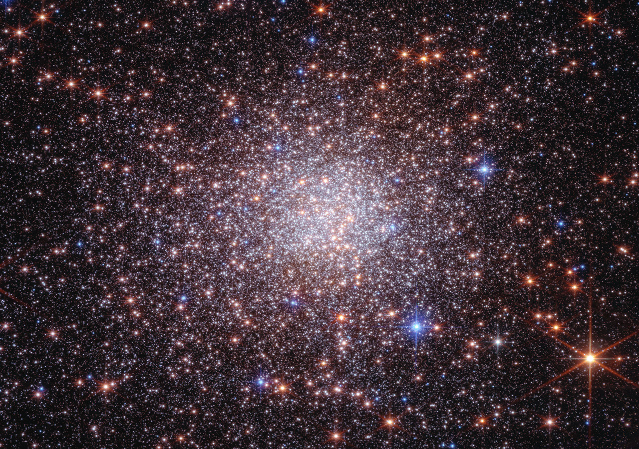 Telescópios Webb e Hubble revelam fóssil estelar na Via Láctea