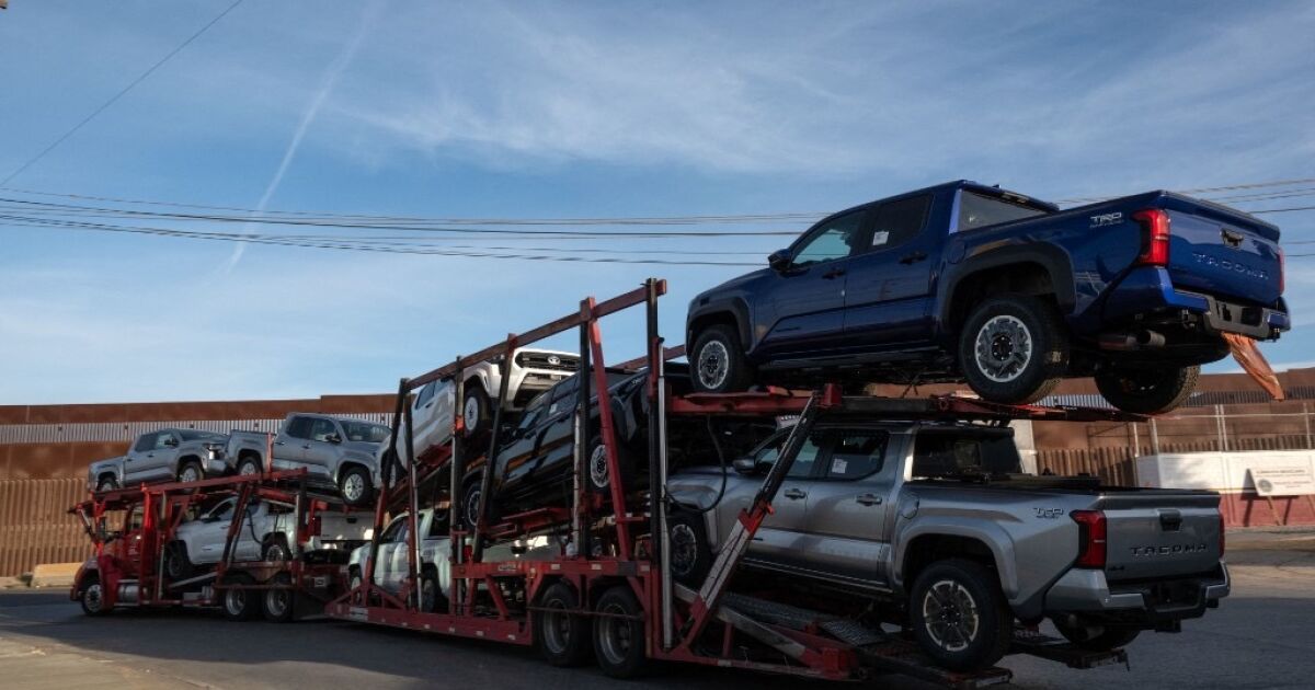 Toyota muda uma picape de lugar; a conta chega para o trem