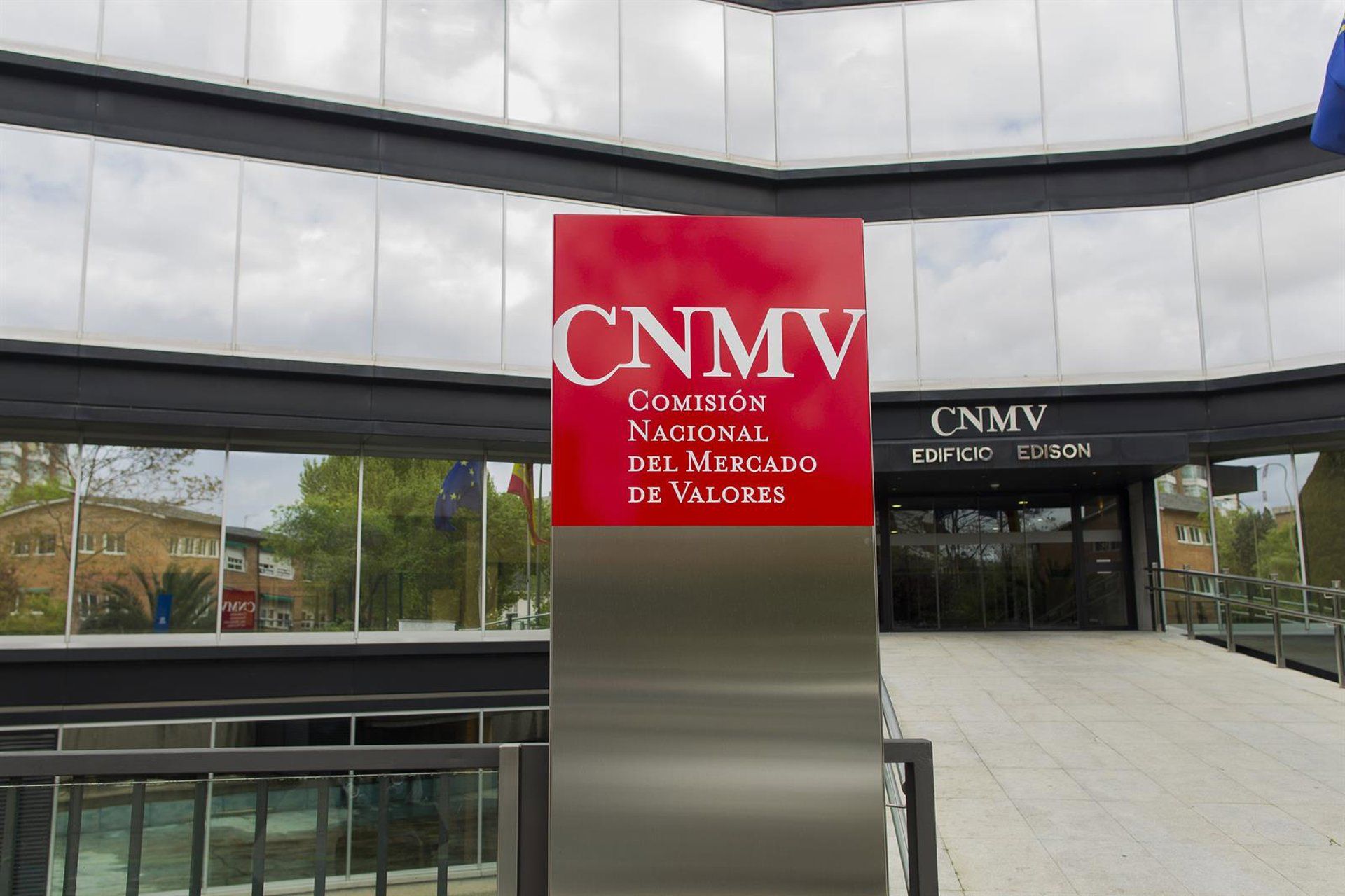 CNMV alerta para 7 golpes financeiros na Europa