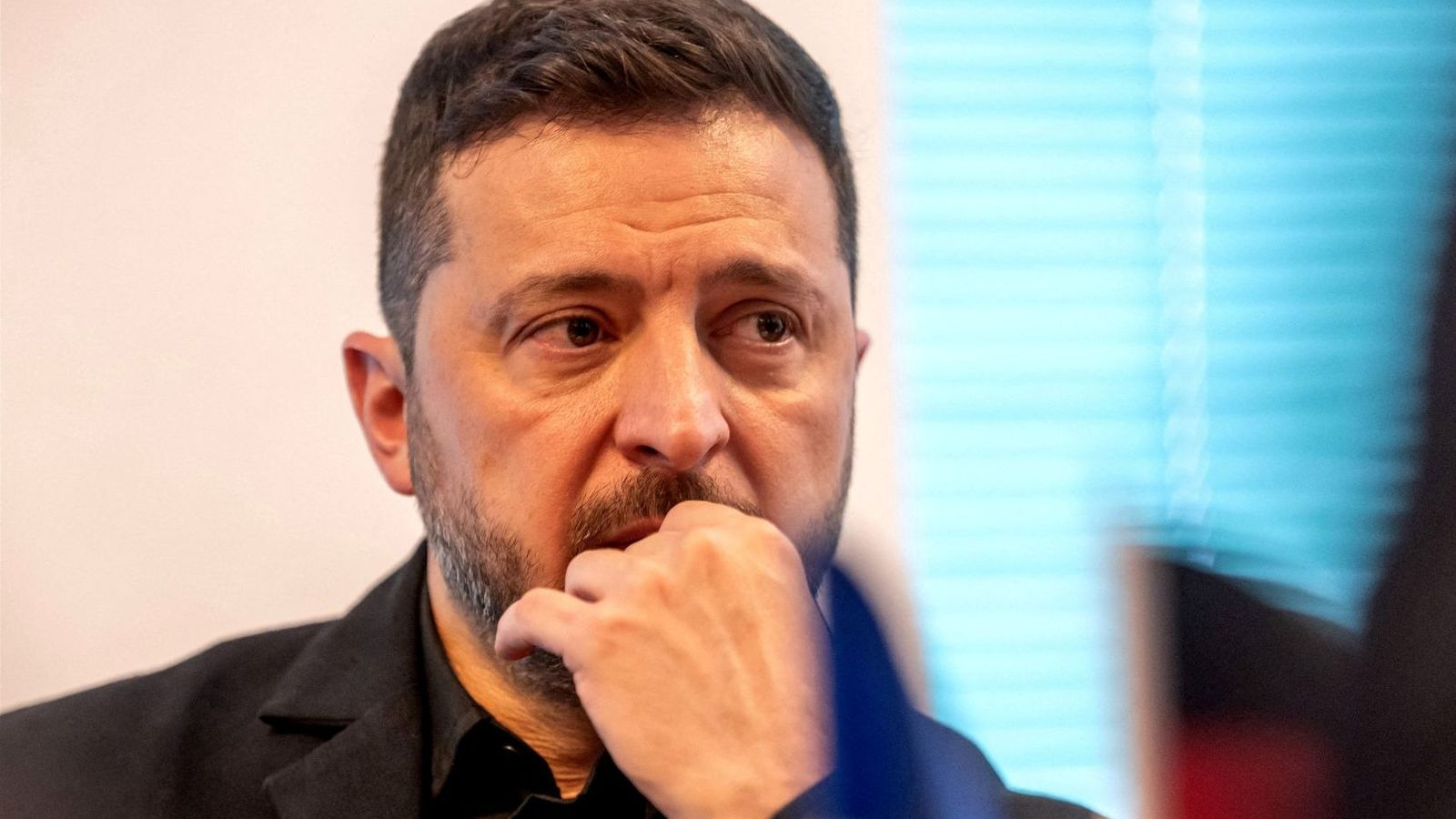 Zelensky desafia Trump e retoma ataques a refinarias russas