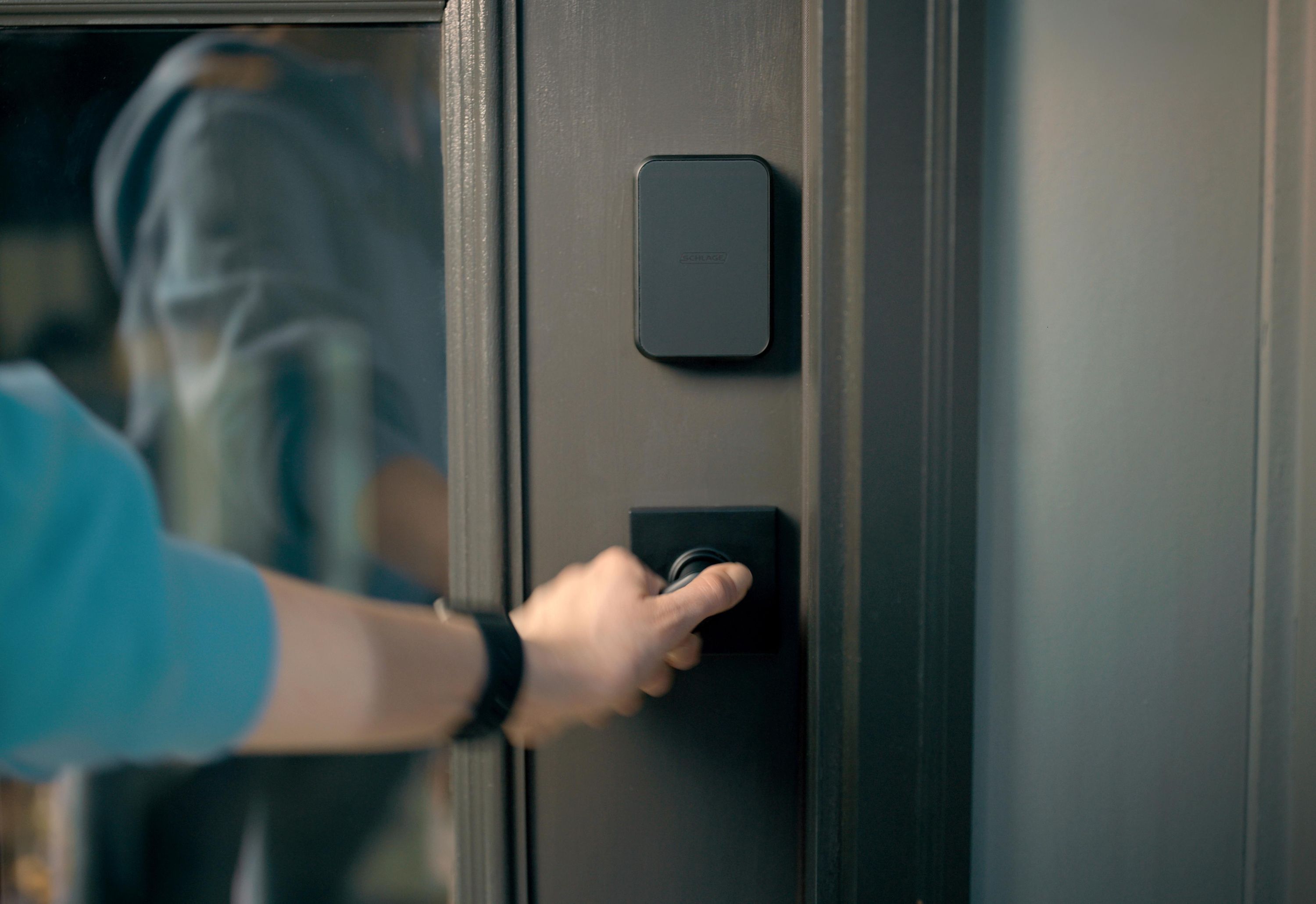 Schlage lança fechadura com tecnologia UWB — o fim das chaves físicas?
