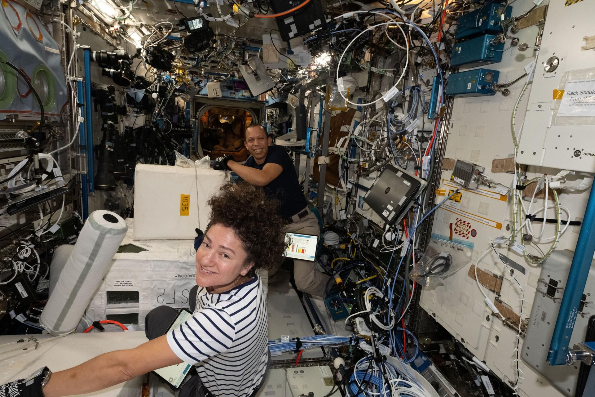Astronautas da NASA conectam ISS a estudantes de Nova Jersey em evento STEM