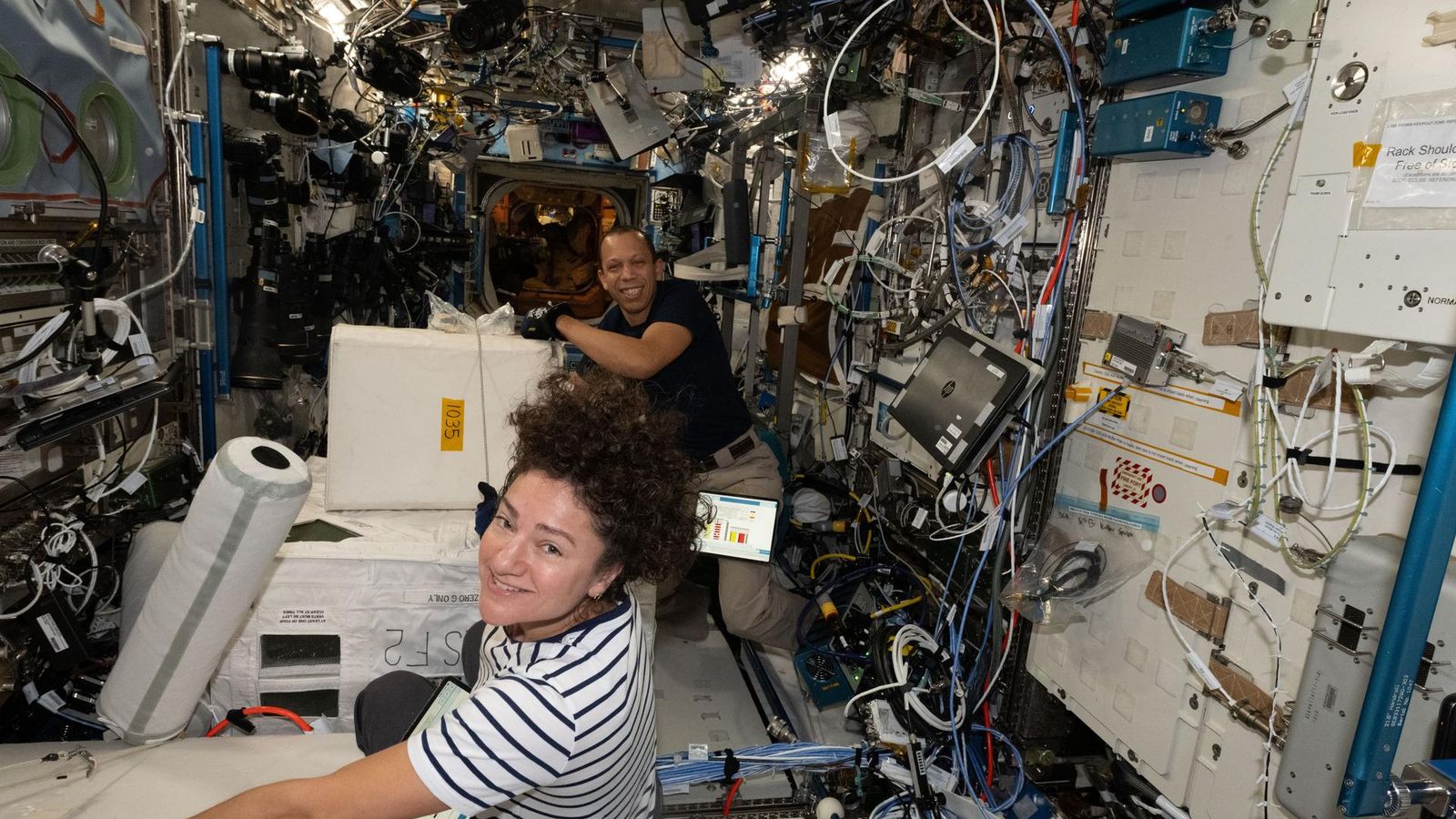 Astronautas da NASA conectam ISS a estudantes de Nova Jersey em evento STEM