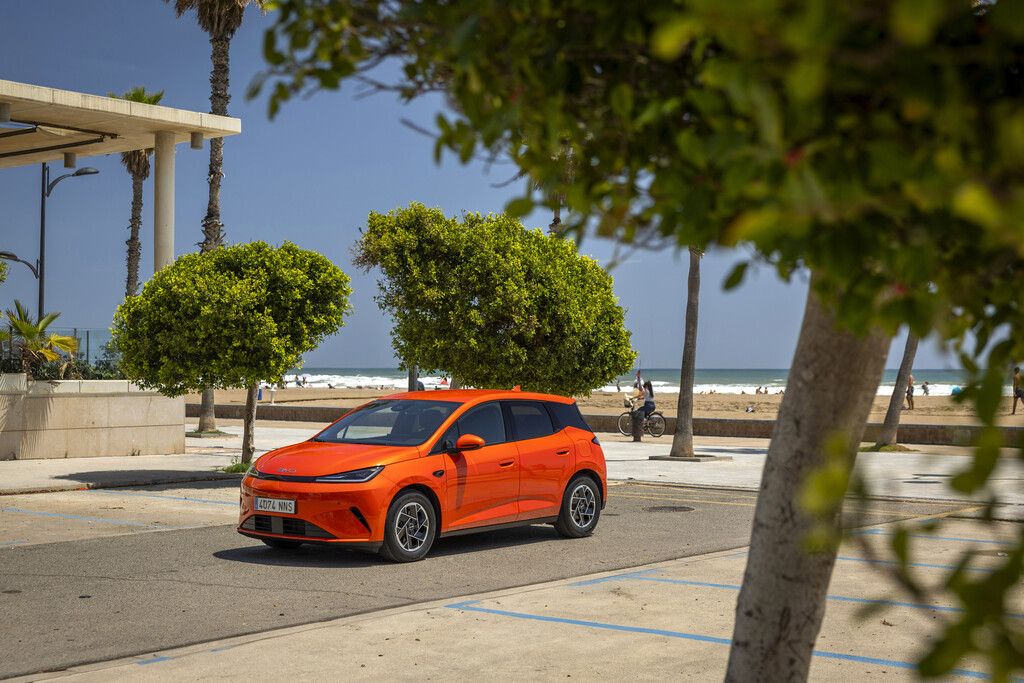 BYD desafia mercado europeu com híbrido plug-in de 18,7 mil euros