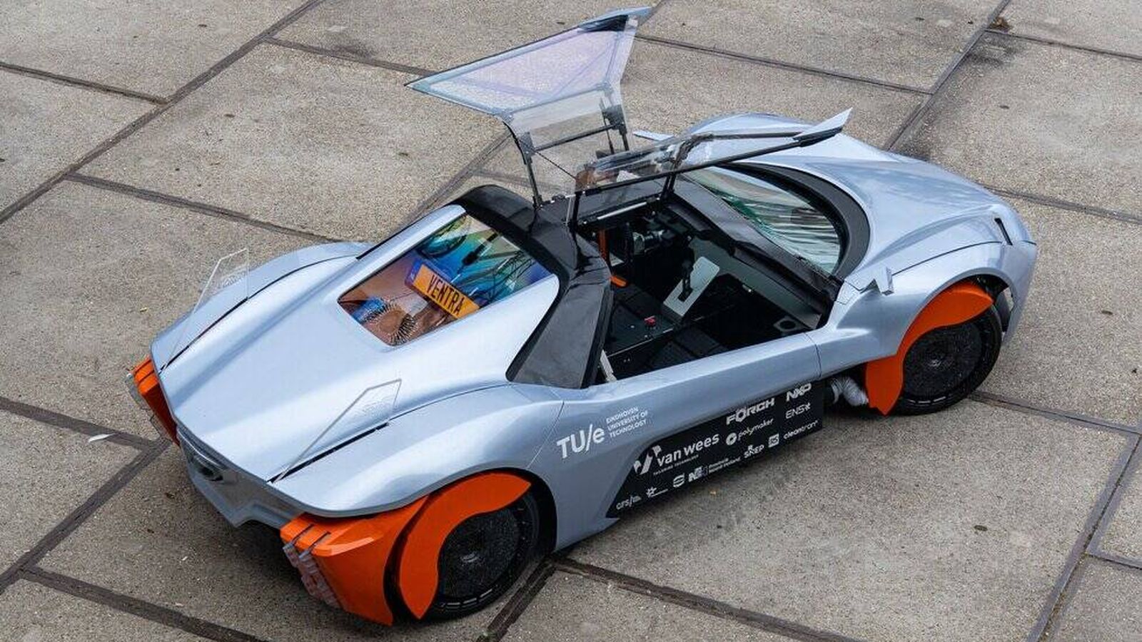 Carro elétrico holandês limpa poluição de pneus e freios