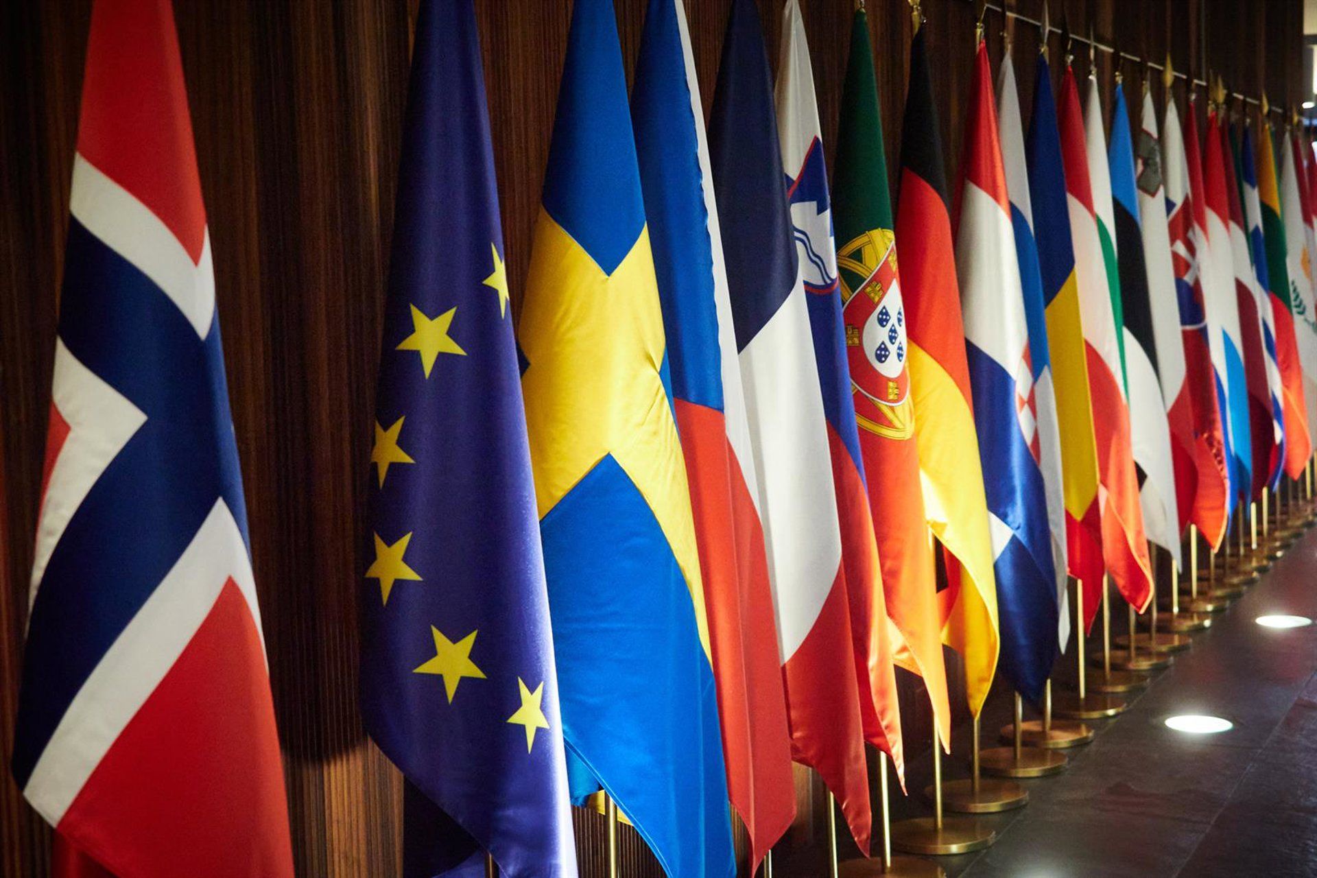 UE aprova regras para seguro-desemprego de trabalhadores transfronteiriços