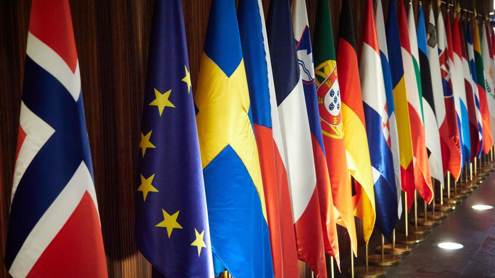 UE aprova regras para seguro-desemprego de trabalhadores transfronteiriços