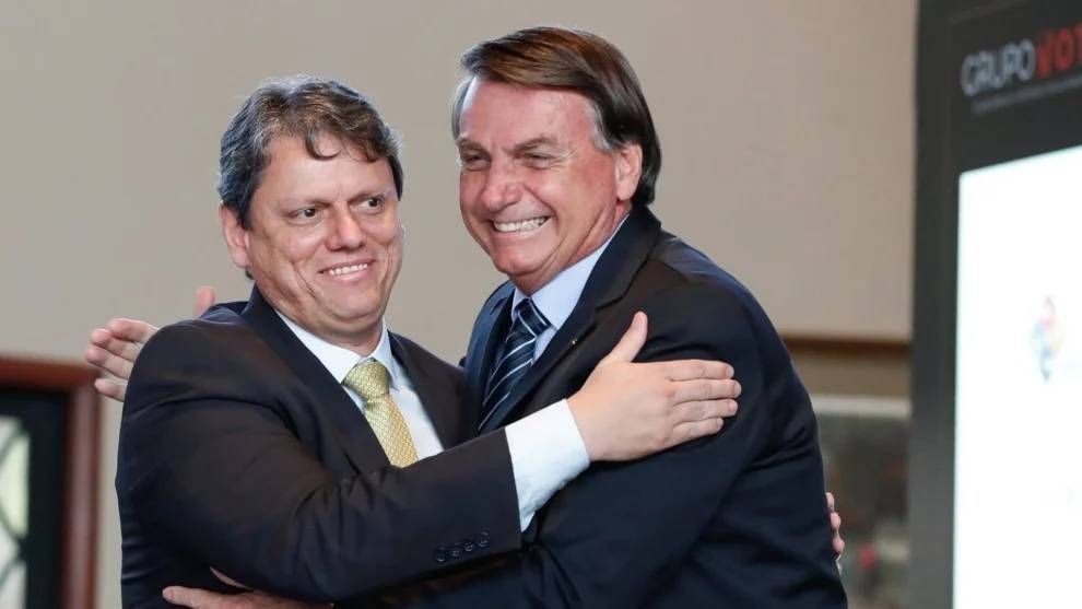 Tarcísio sanciona lei que batiza viaduto em SP com nome da mãe de Jair Bolsonaro