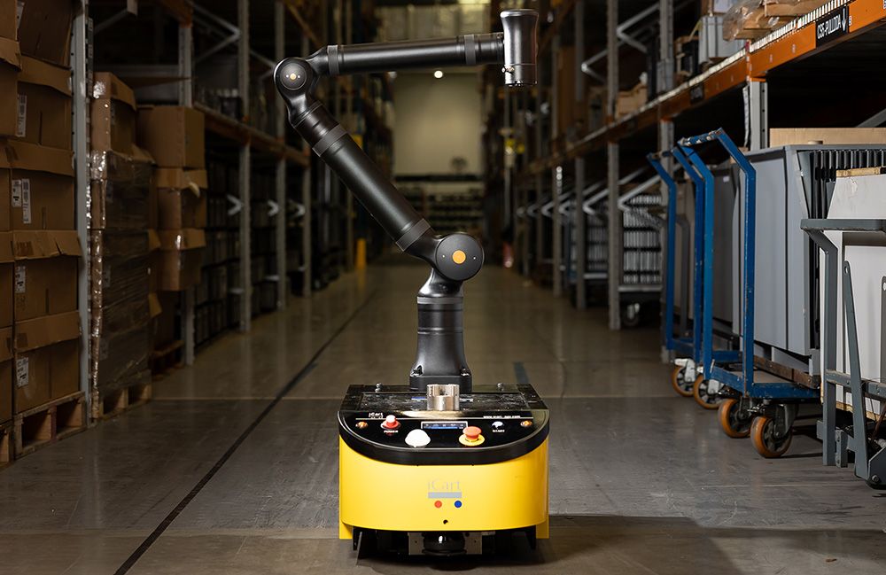 A integração entre cobots e robôs móveis autônomos redesenha a automação logística