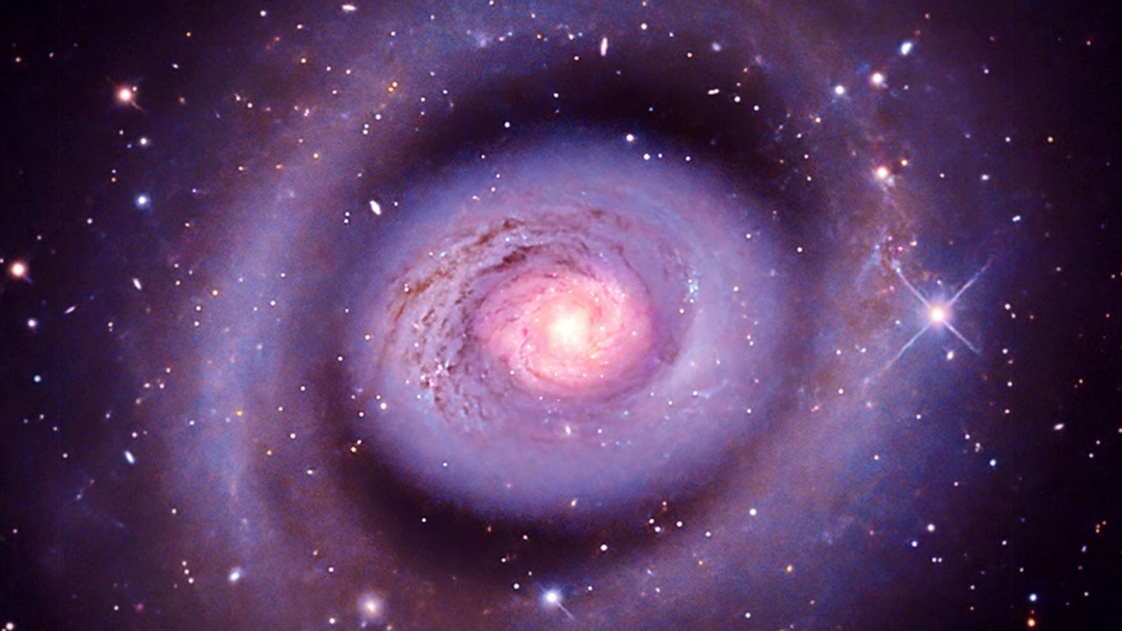 NASA celebra 250 anos dos EUA com imagens cósmicas em tons patrióticos